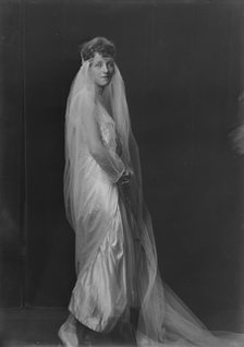 Mrs. W.S. Elliott, portrait photograph, 1918 Nov. 6. Creator: Arnold Genthe.