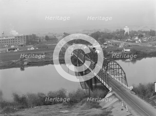 Sugar beet factory (Amalgamated Sugar Company) along..., Nyssa, Malheur County, Oregon, 1939. Creator: Dorothea Lange.