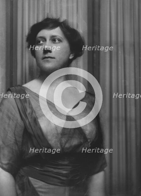 Shanklin, S., Miss, portrait photograph, 1915 May 11. Creator: Arnold Genthe.