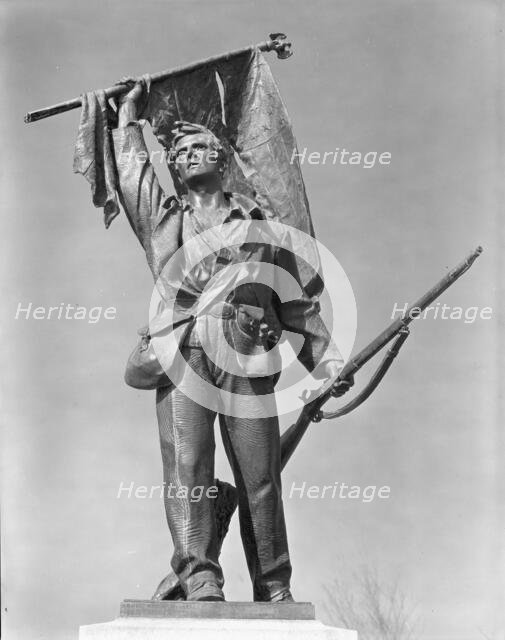 Civil War monument, Vicksburg, Mississippi, 1936.  Creator: Walker Evans.