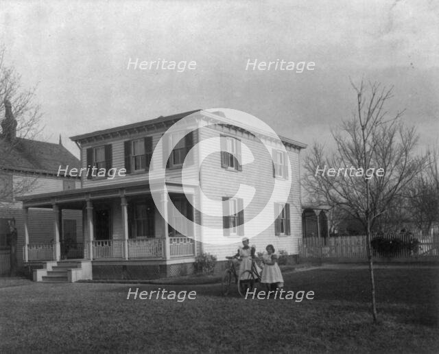 Hampton Institute, Hampton, Va., ca. 1898 - a graduate's house, 1899 or 1900. Creator: Frances Benjamin Johnston.
