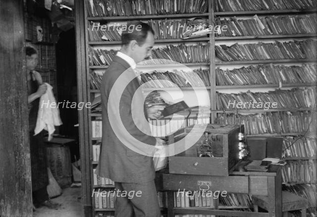 Printing the Bain News Service photos using a Bain-McDonald auto printer, between c1910 and c1915. Creator: Bain News Service.