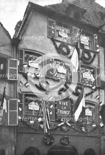 'Petain et Foch a Strasbourg; La parure de fete de Strasbourg liberee: deux facades ornees...,1918. Creator: Unknown.