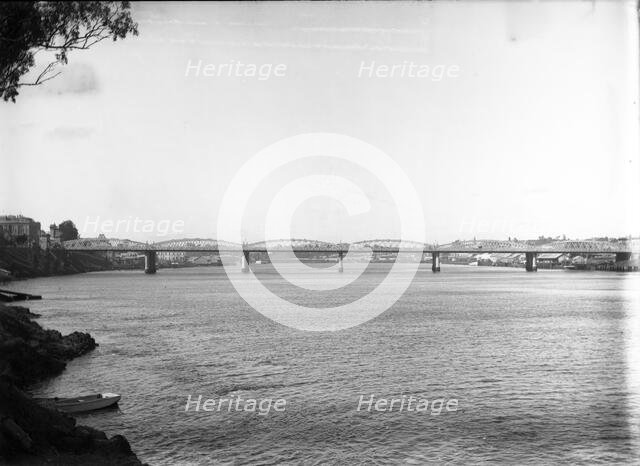 Brisbane - Victoria Bridge (looking South), 1910. Creator: Unknown.