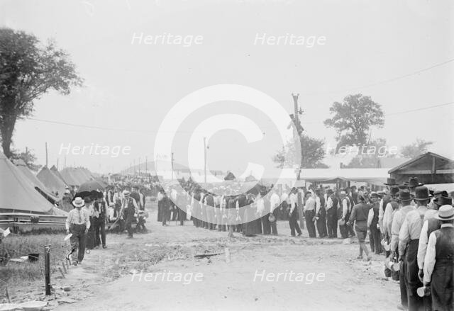 Dinner Hour - Gettysburg, 1913. Creator: Bain News Service.