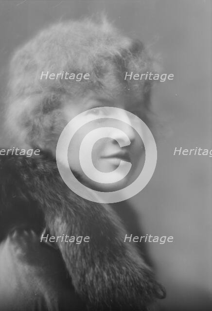 Brooke, Marguerite, Miss, portrait photograph, 1915 June 14. Creator: Arnold Genthe.