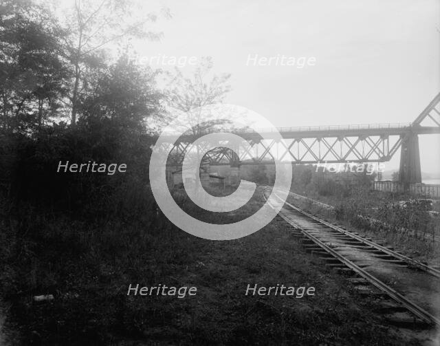 New steel bridge at Glasgow, Mo., 1901 Oct 9. Creator: Unknown.