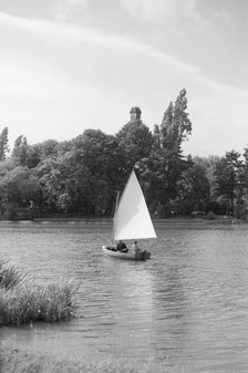 A small sailing boat on the River Thames, c1945-c1965. Artist: SW Rawlings
