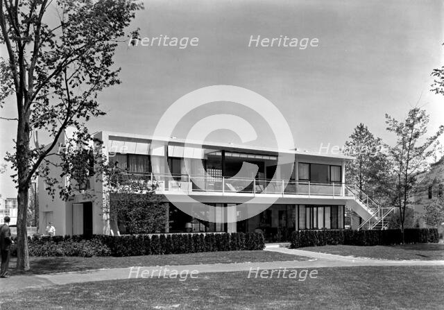World's Fair, House of Glass no. 4, 1939. Creator: Gottscho-Schleisner, Inc.