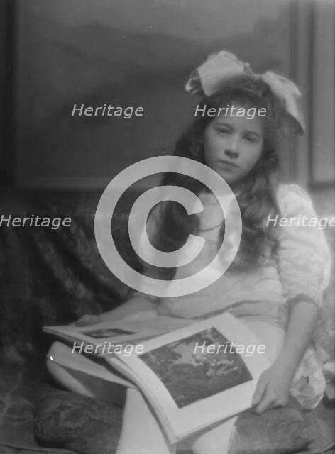 Hanauer girl, portrait photograph, 1915 Feb. 23. Creator: Arnold Genthe.