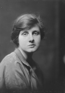 Kemp, Mary Pyne, portrait photograph, between 1916 and 1918. Creator: Arnold Genthe.