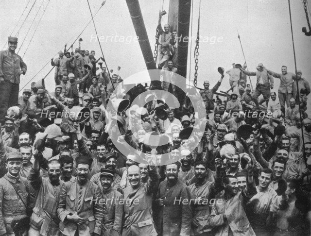 Vive la France: French troops on board a transport going to the Dardanelles', 1915. Artist: Unknown.