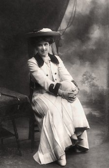 Decima Moore (1871-1964), English actress, 1907.Artist: Bassano Studio