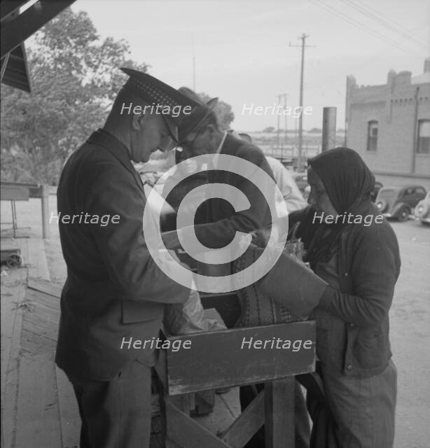 Plant quarantine inspectors examining goods bought... before entering El Paso, Texas, 1937. Creator: Dorothea Lange.