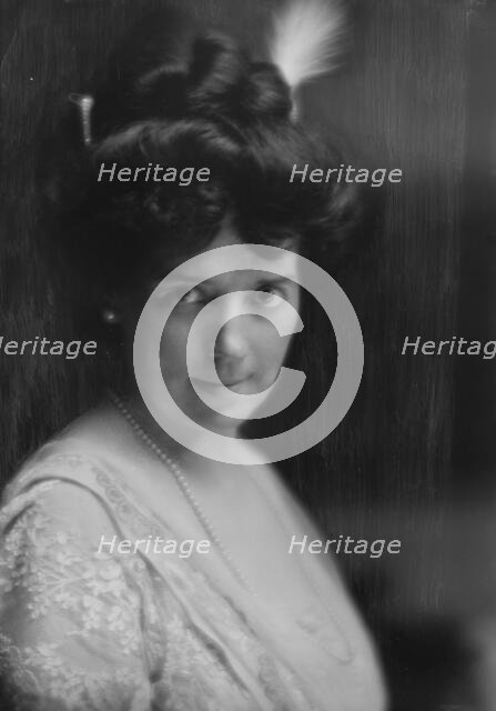 Birmingham, Lillian, Miss, portrait photograph, 1913 July 10. Creator: Arnold Genthe.