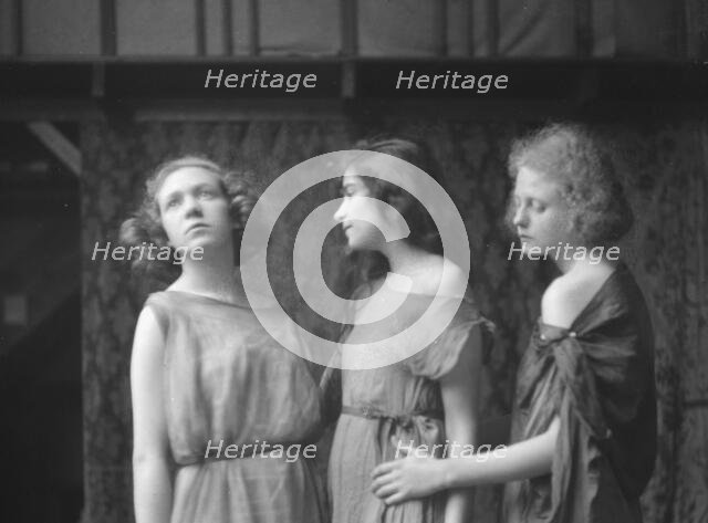 Wanger, Beatrice, Miss, and other dancers, between 1912 and 1920. Creator: Arnold Genthe.