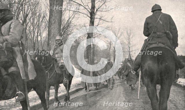 'Verdun; Apres l'attaque: 68 Allemands, pris au bois des Caures, entrent a Verdun...1916', 1924) Creator: Unknown.