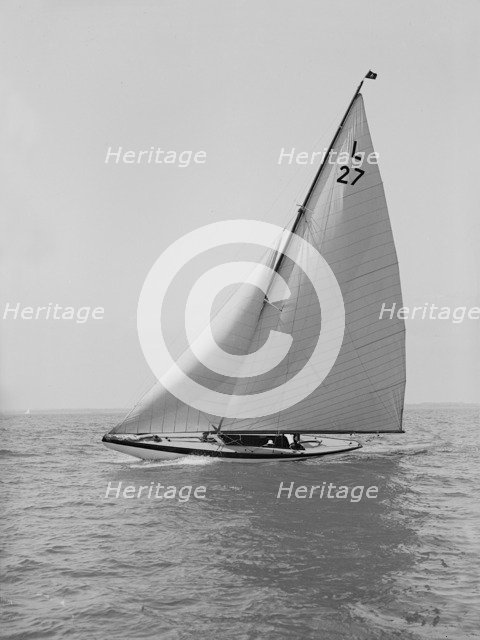 The 6 Metre 'Bubble' sailing upwind, 1914. Creator: Kirk & Sons of Cowes.