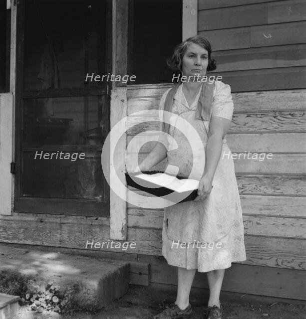 Mrs. Schrock takes good care of her family, Yakima Valley, Washington (near Wapato), 1939. Creator: Dorothea Lange.