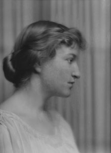 Cleveland, Jane, portrait photograph, 1915. Creator: Arnold Genthe.