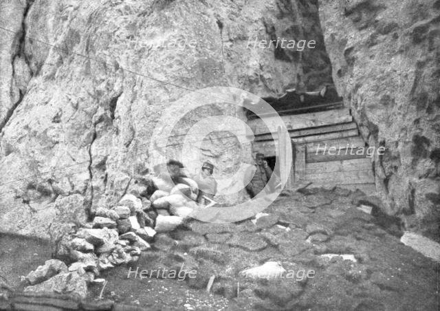 'Sur le front Italien; Un observatoire d'artillerie dans le Haut-Cordivole: un colonel...1915 (1924) Creator: Unknown.