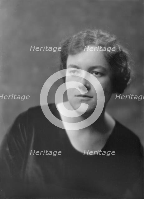Miss Marianne Dozies, portrait photograph, 1919 Apr. 8. Creator: Arnold Genthe.