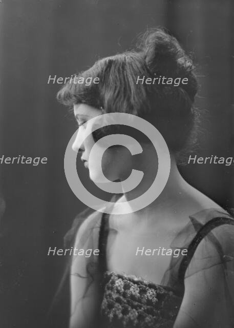 Miss Josephine Lharine, portrait photograph, 1918 Sept. 20. Creator: Arnold Genthe.