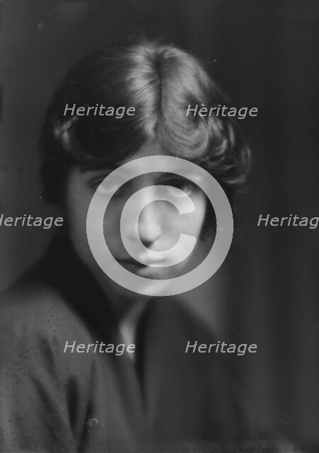 Edwards, Robert, Mrs., portrait photograph, 1914 Apr. 9. Creator: Arnold Genthe.