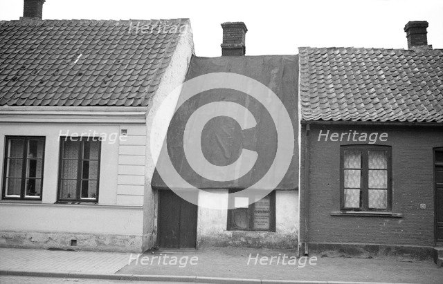 The smallest house in Landskrona, Sweden, 1935. Artist: Unknown