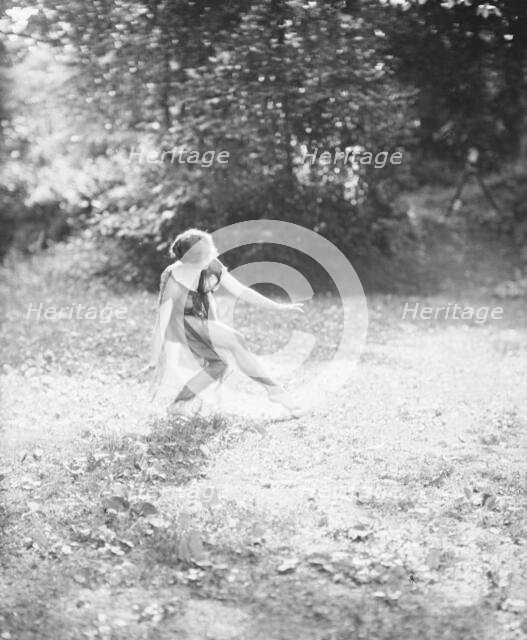 Florence Noyes dancers, between 1915 and 1918. Creator: Arnold Genthe.
