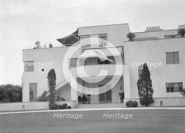 House at "The Shallows," property of Lucien Hamilton Tyng, Southampton, Long Island, 1931 Aug. Creator: Arnold Genthe.