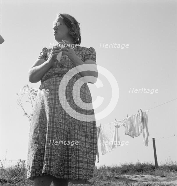 Mrs. Soper tells how it was when they first came, Willow Creak, Oregon, 1939. Creator: Dorothea Lange.