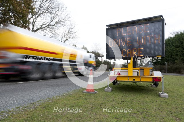 Mobile road matrix sign