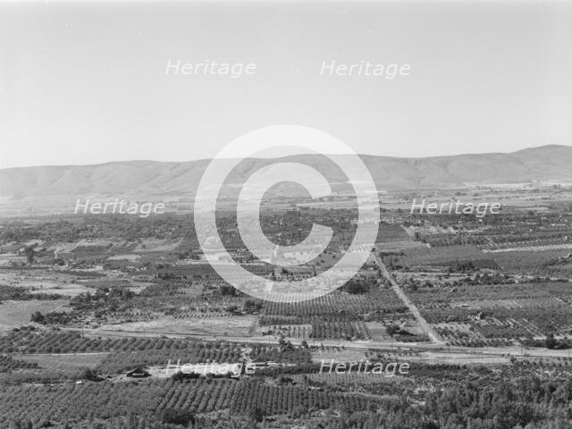 Possibly: Looking down on part of the Valley, approximately six miles from Yakima, Washington, 1939. Creator: Dorothea Lange.
