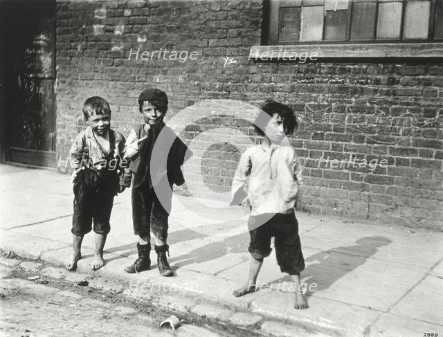 Street urchins in Lambeth, London, 19th century. Artist: Unknown