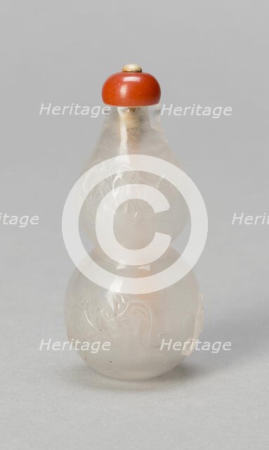 Gourd-Shaped Snuff Bottle with Bats, Qing dynasty (1644-1911), 1800-1900. Creator: Unknown.