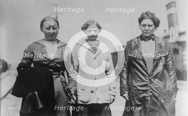 Steerage survivors, EMPRESS OF IRE. Miss Anna Hammen, Miss Hilma Kalis..., between c1910 and c1915. Creator: Bain News Service.