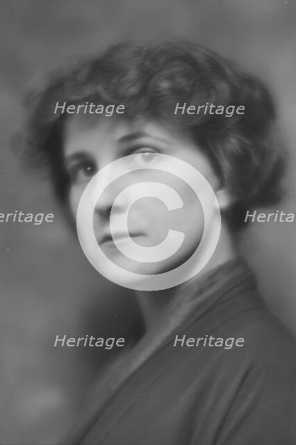 Osborn, Dorothy, Miss, portrait photograph, 1915 Apr. Creator: Arnold Genthe.