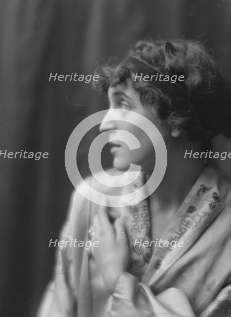 Namara-Toye, Mme., portrait photograph, 1912. Creator: Arnold Genthe.