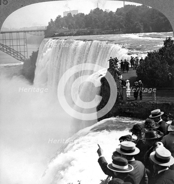 Niagra Falls from Goat Island, New York, USA.Artist: Realistic Travels Publishers