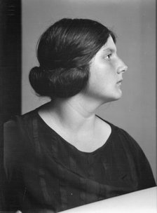 Nadelman, Mrs., portrait photograph, 1923 July 12. Creator: Arnold Genthe.