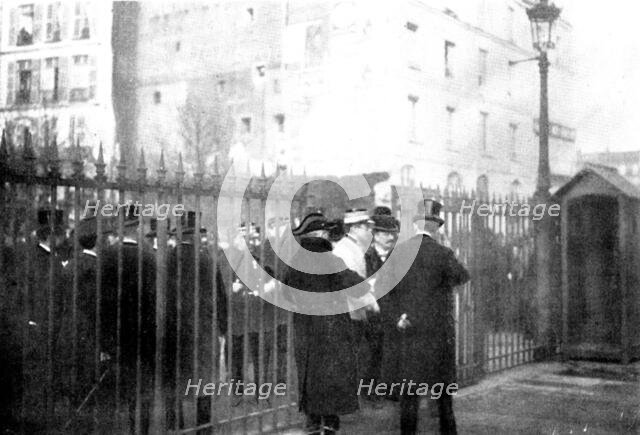 Trial of M. Zola in Paris: scenes at the Assize Court - arrival of Lieutenant-Colonel Picquart, 1898 Creator: Gribayedoff.