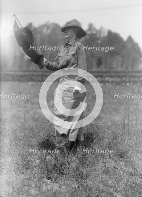 Woman's National Service School, Under Woman's Section, Navy League, Signalling, 1916. Creator: Harris & Ewing.