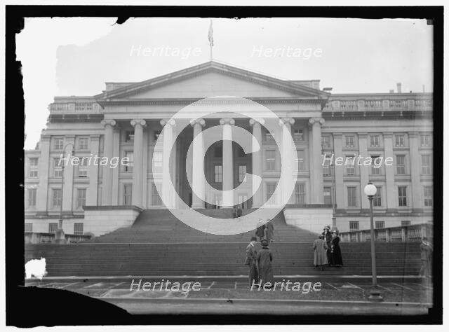 Treasury Building, between 1910 and 1917. Creator: Harris & Ewing.