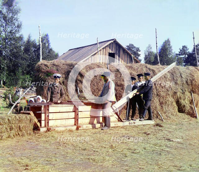 Baling machine for hay, 1915. Creator: Sergey Mikhaylovich Prokudin-Gorsky.