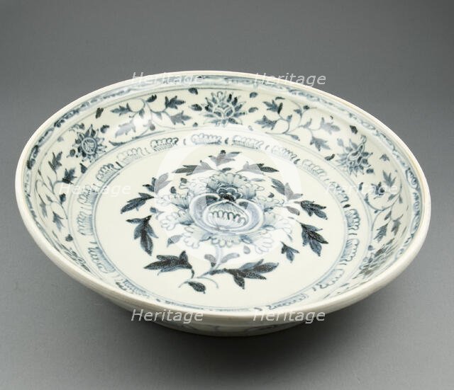 Large Dish with Pomegranate and Leaf Design, Late 15th/early 16th century. Creator: Unknown.