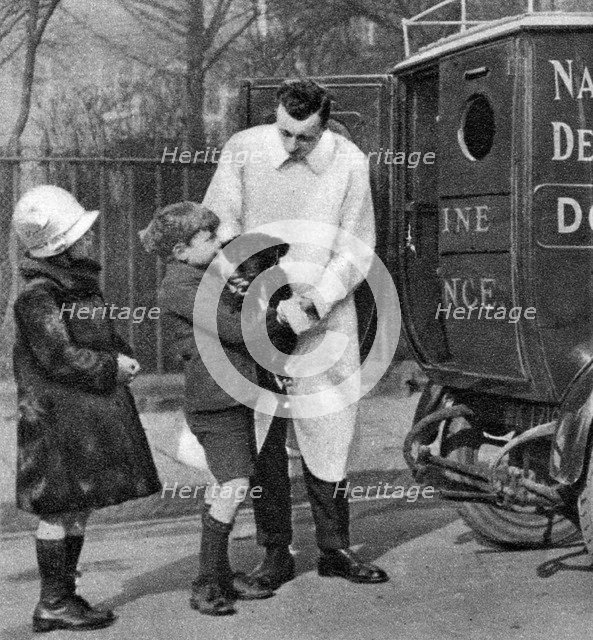 Ambulance of the National Canine Defence League, London, 1926-1927. Artist: Unknown