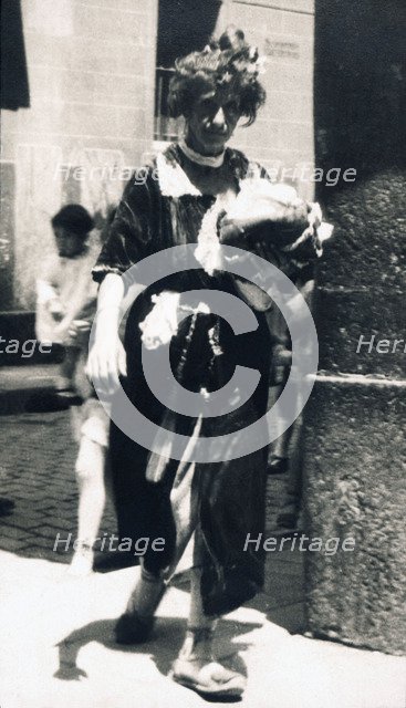 The Monyos' popular street character of the city of Barcelona, ??1920.