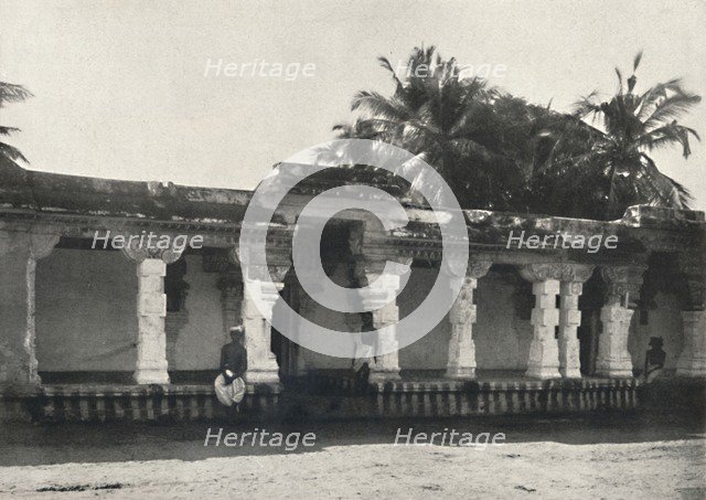 'Wandelhalle eines Hindutempels, Ceylon', 1926. Artist: Unknown.