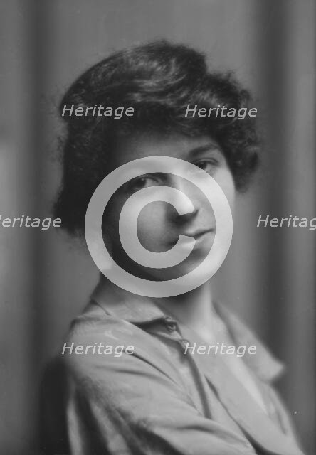 Myers, C.R., Mrs., portrait photograph, 1915 June 2. Creator: Arnold Genthe.